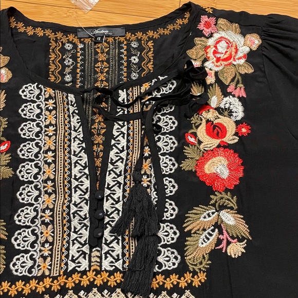 Andree by Unit Embroidered Tunic Blouse Women’s Size 1X Black 3/4 Sleeve V Neck - Picture 16 of 16